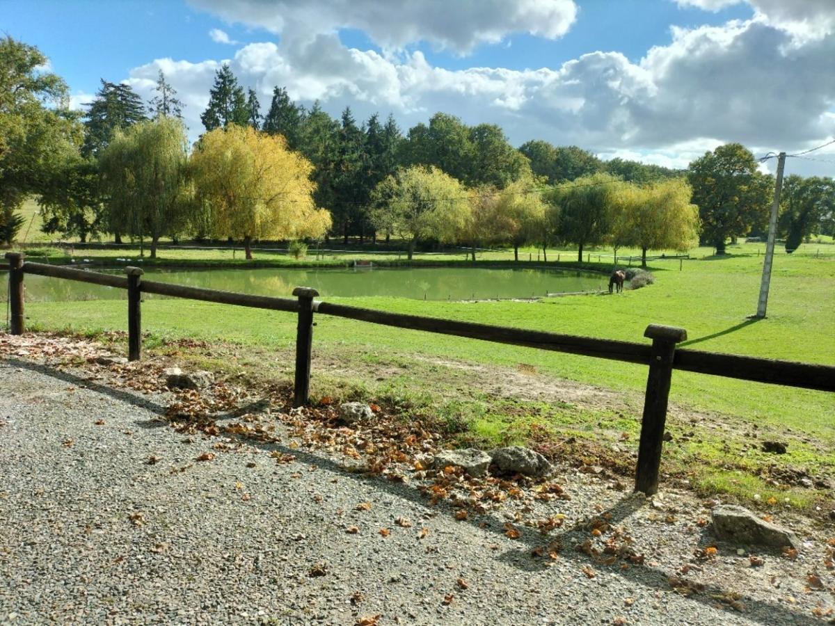 Hotel La Ferme Des Bigornes Châtillon-sur-Indre Esterno foto